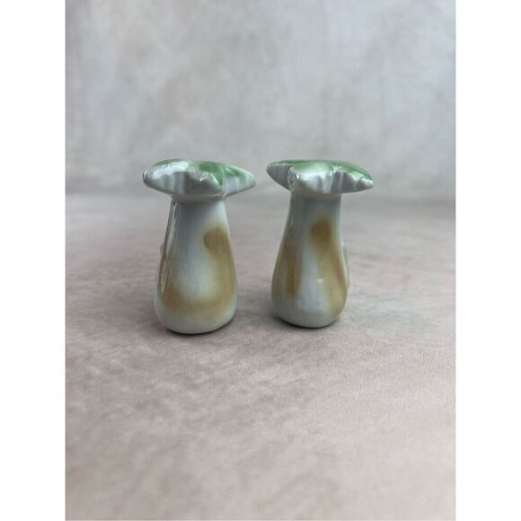 Vintage Palm Tree Salt and Pepper Shakers - Picture 3 of 6